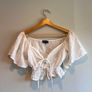 Pretty Little Thing - floral textured white cropped cinched top